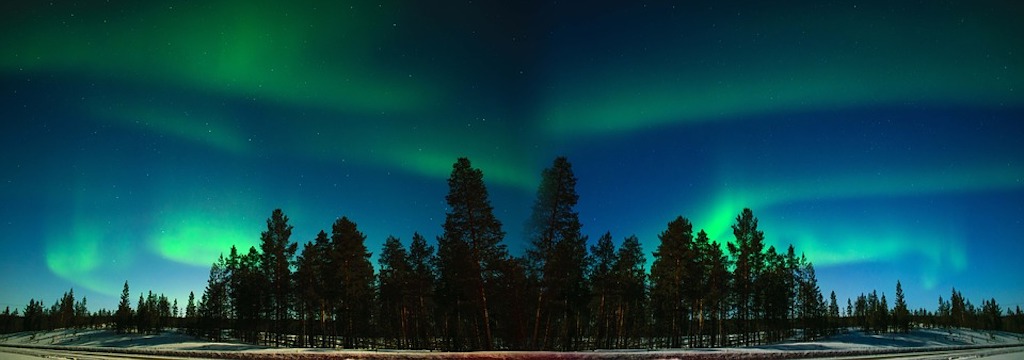 Paysages féériques aurores boréales pole nord Laponie